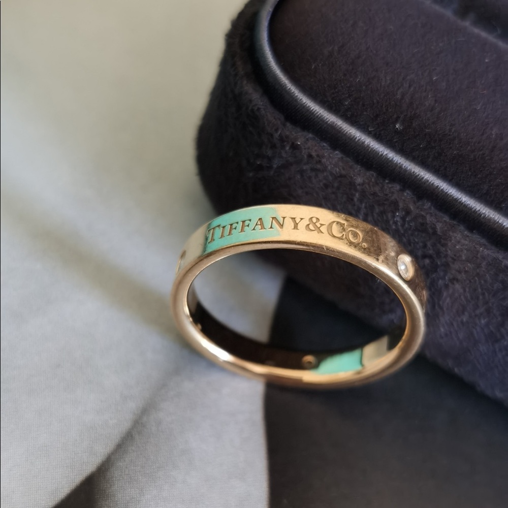Tiffany logo 3diamond ring size9.5